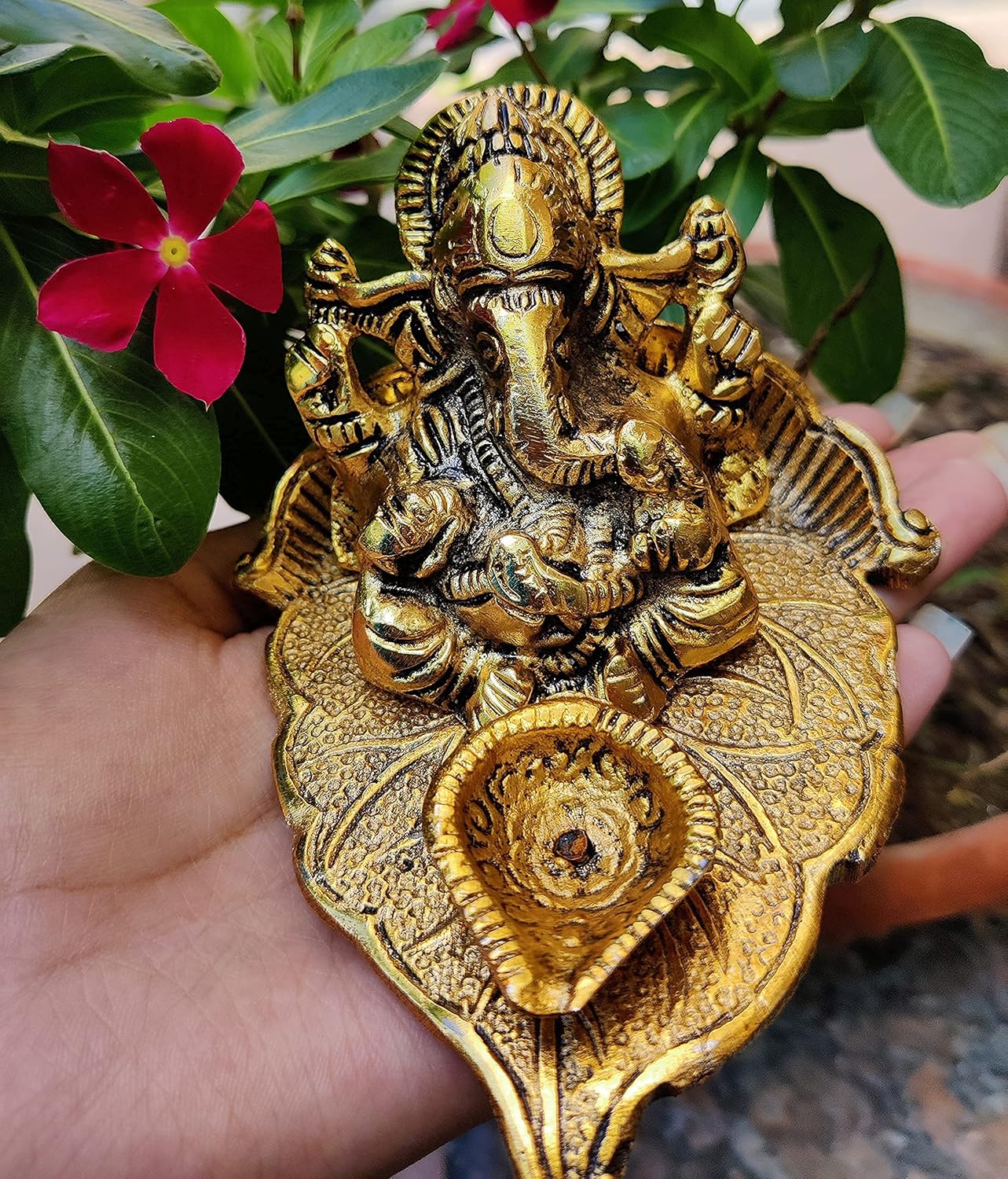 Wonder Care | Ganesha Statue Sculpted in Great Detail in Ivory Antique Finish - Ganesh Idol for Car | Home Decor | Mandir | Gift | Hindu God Idol